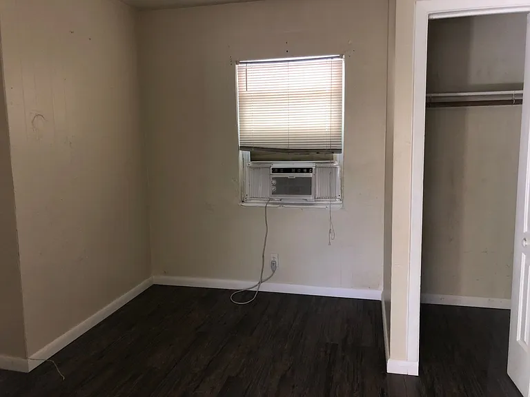 211 SW 7th Ave — Photo 8