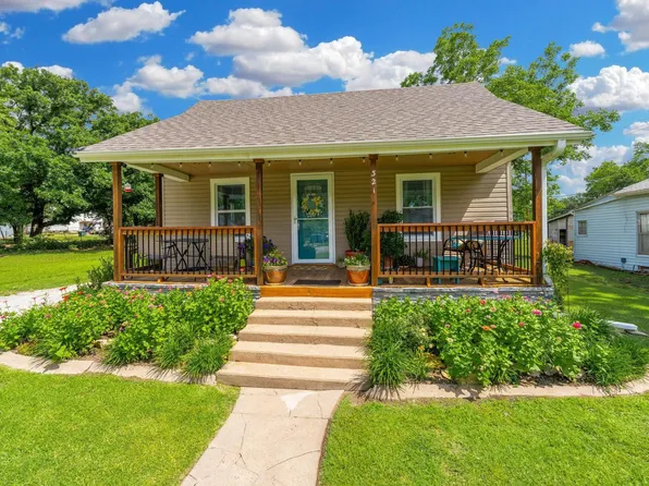 321 E Harvey Ave, Wellington, KS 67152