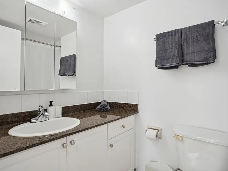 1305 W 12th Ave — Photo 77