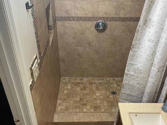 5th image of 3805 Parkside Dr