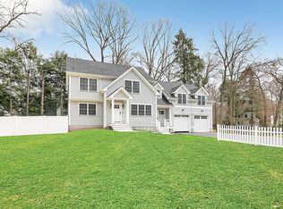 120 Nonopoge Rd, Fairfield, CT 06825