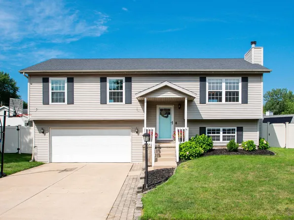 10311 N Churchill Dr, Peoria, IL 61615