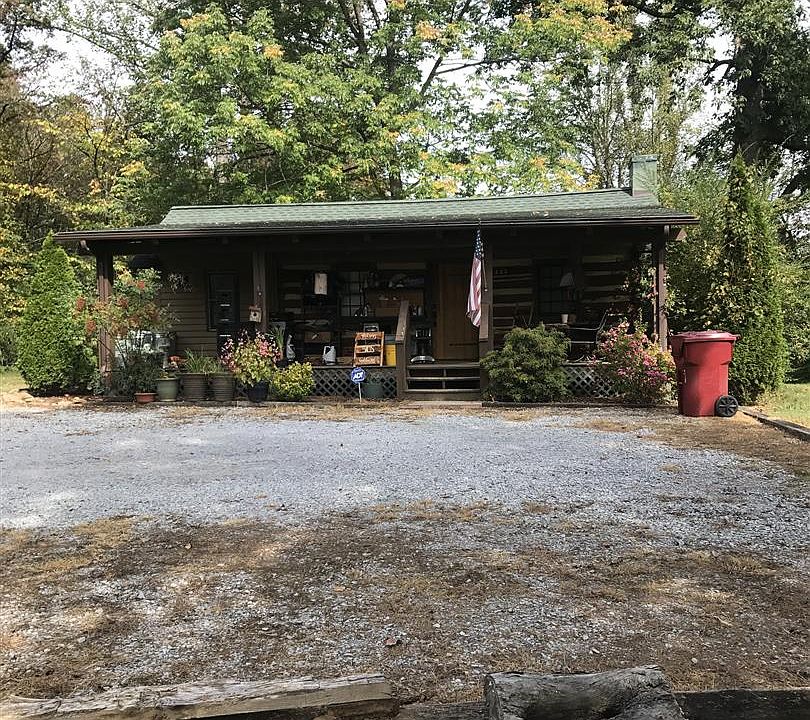 2nd image of 802 Cherokee Rd