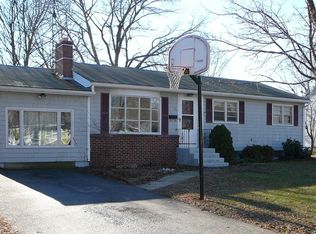 101 Shamrock Dr, Warwick, RI 02886