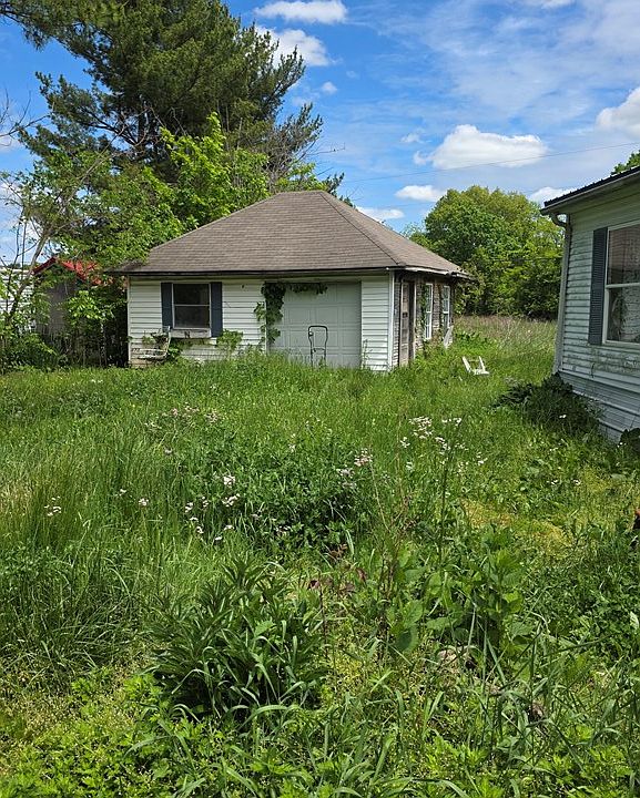 2nd image of 1484 Camelin Hill Rd
