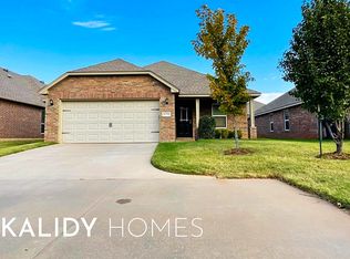 621 Christian Ln, Yukon, OK 73099