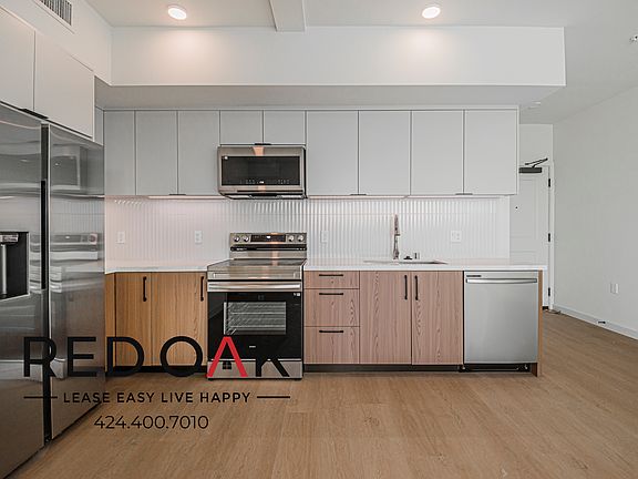4th image of 856 S Gramercy Dr #611