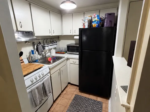 719 6th St SE #A, Washington, DC 20003