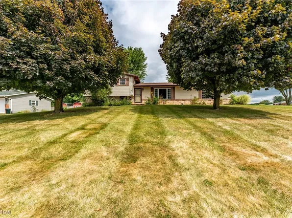 3665 Camaro St NE, Canton, OH 44721