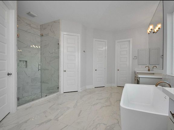 4th image of 9919 Regal Bend Dr