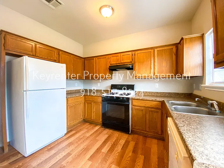 9134 E 24th St — Photo 6