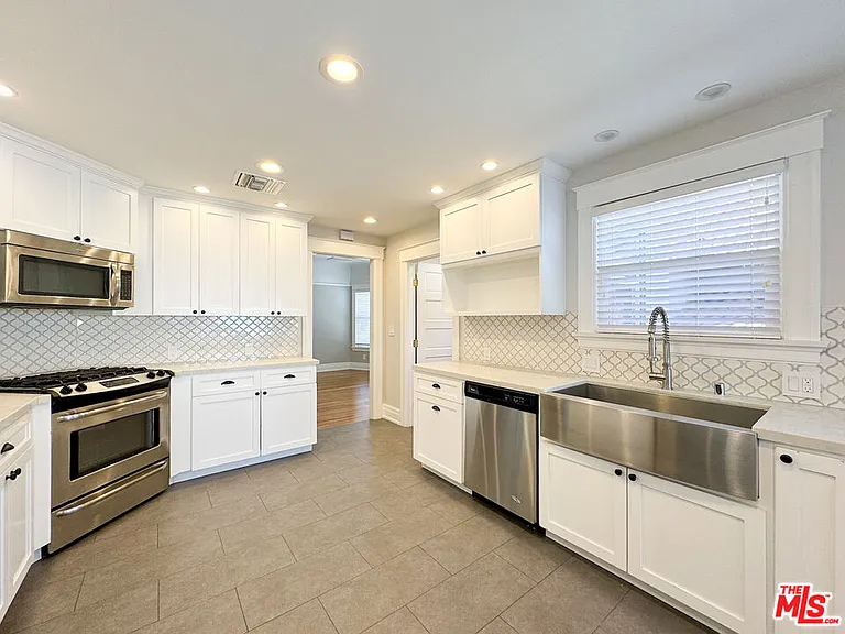922 W Kensington Rd — Photo 15