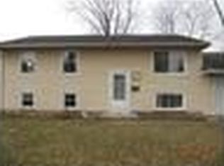 834 Sumac Dr, Streamwood, IL 60107