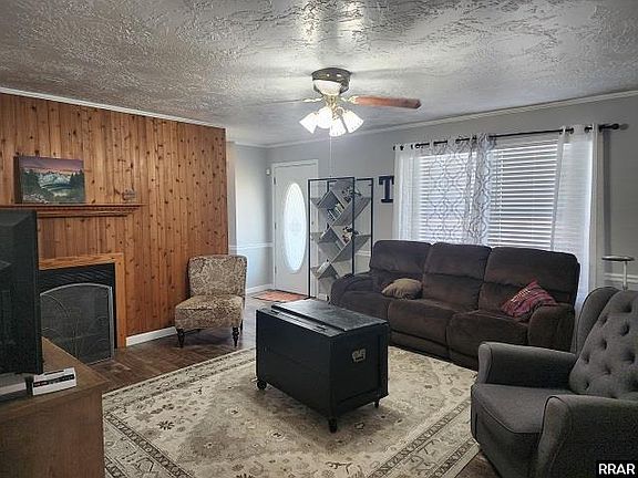 2nd image of 2117 Valley Dr