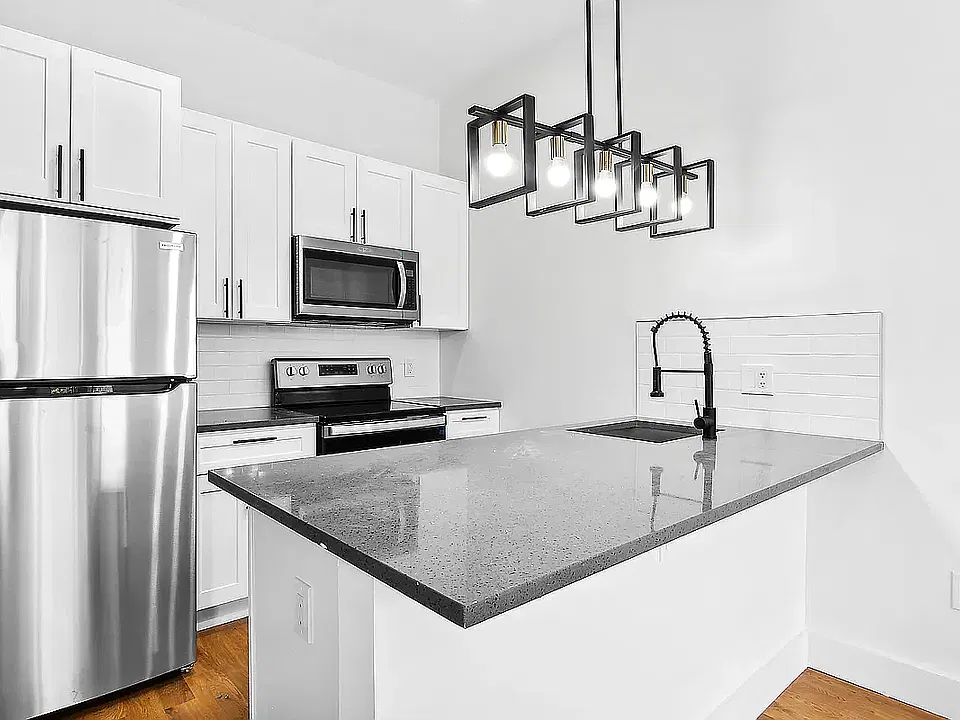 428 Irving Ave #4