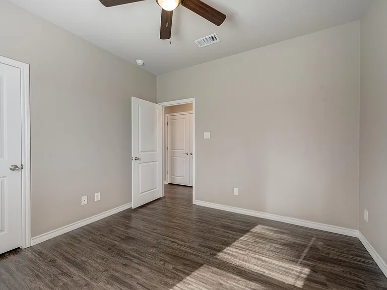 1310 N Reagan St — Photo 16