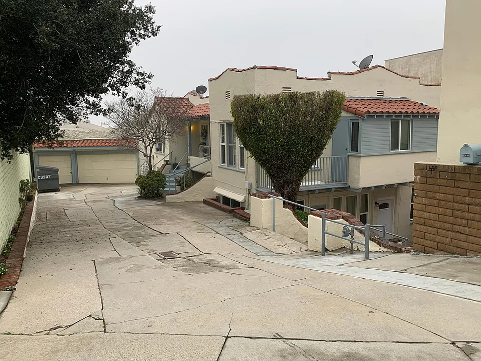 2706 1/4 Foothill Blvd