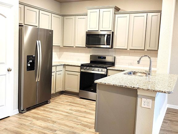 Gourmet Kitchen with granite counter tops, Huge pantry , stainless steel appliances.