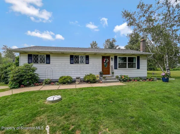 11 Harvest Dr, Scott Township, PA 18411