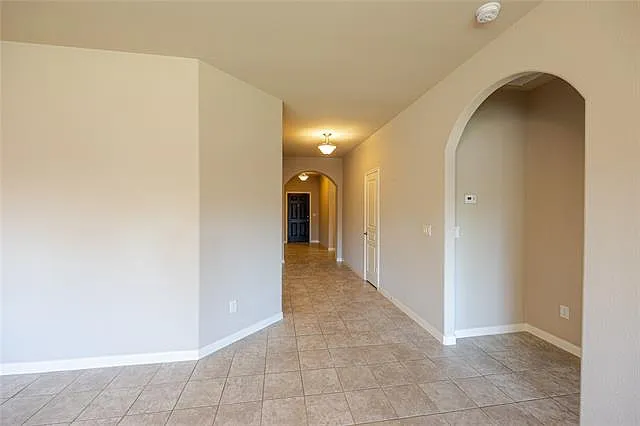 1141 Kingston Ct — Photo 4