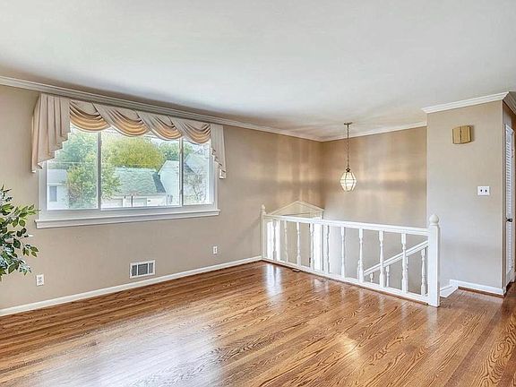 4th image of 220 Grandin Ave