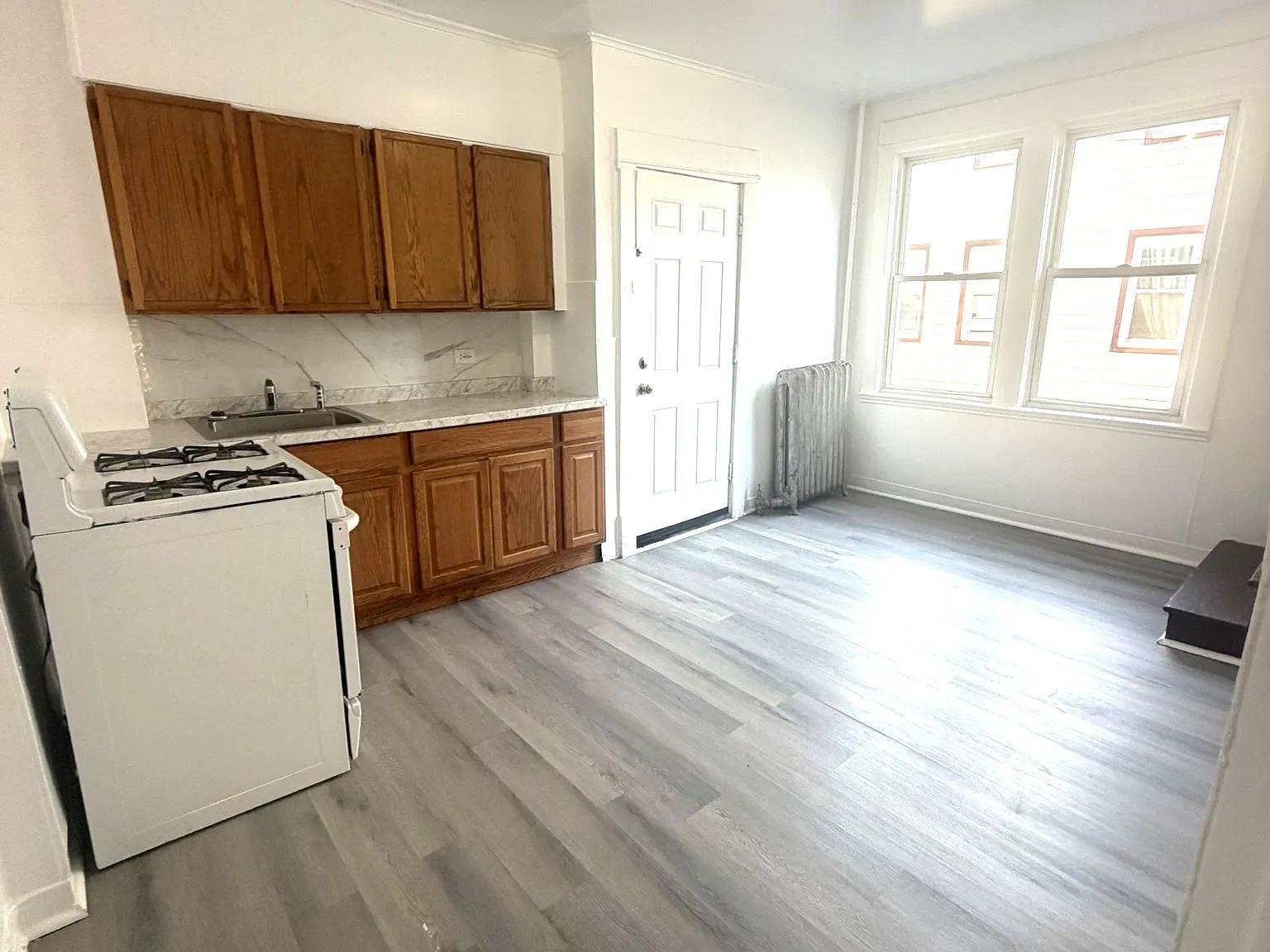2 bed, $1,100 — Photo 2
