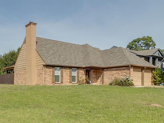 3rd image of 2654 Channing Dr