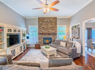 2336 SW Crown Dr, Lees Summit, MO 64082