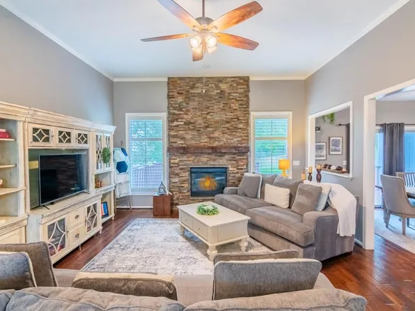 2336 SW Crown Dr, Lees Summit, MO 64082