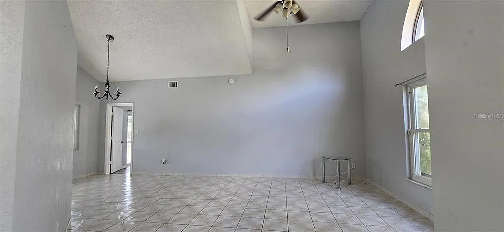 3 bed, 2.0 bath, 1684 sqft, $2,500 — Photo 2