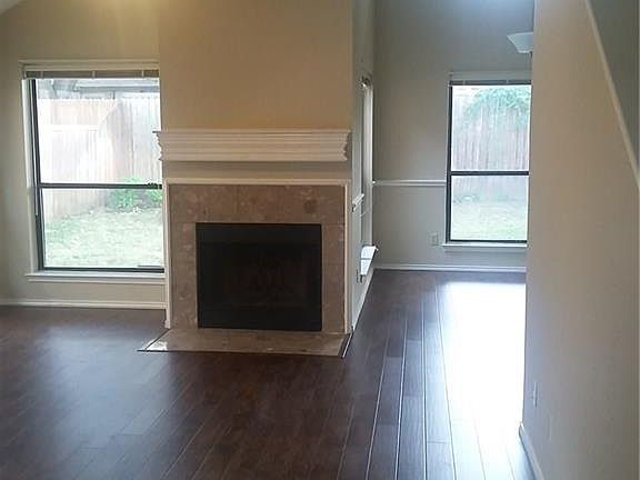 3rd image of 3824 Suffolk Ln