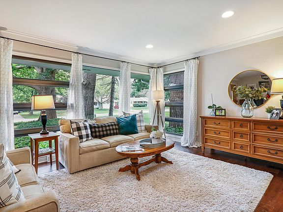 5th image of 552 Woodland Dr