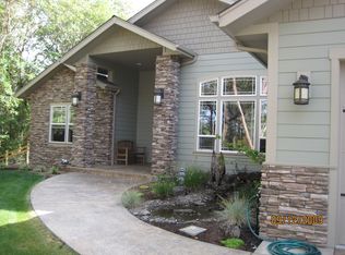 135 Columbia Crest Dr, Grants Pass, OR 97526