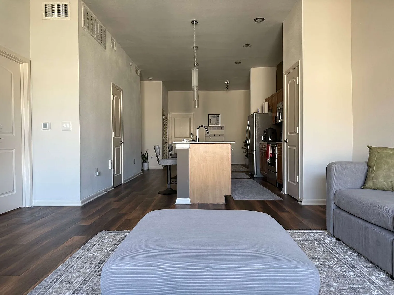 2 bed, 2.0 bath, 1399 sqft, $4,865 — Photo 3
