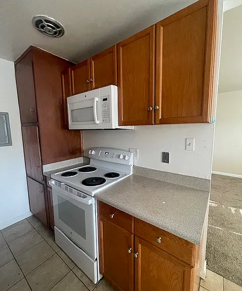 3736 Poinciana Dr — Photo 2