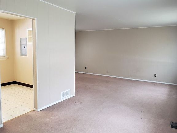 2nd image of 524 Avenue E