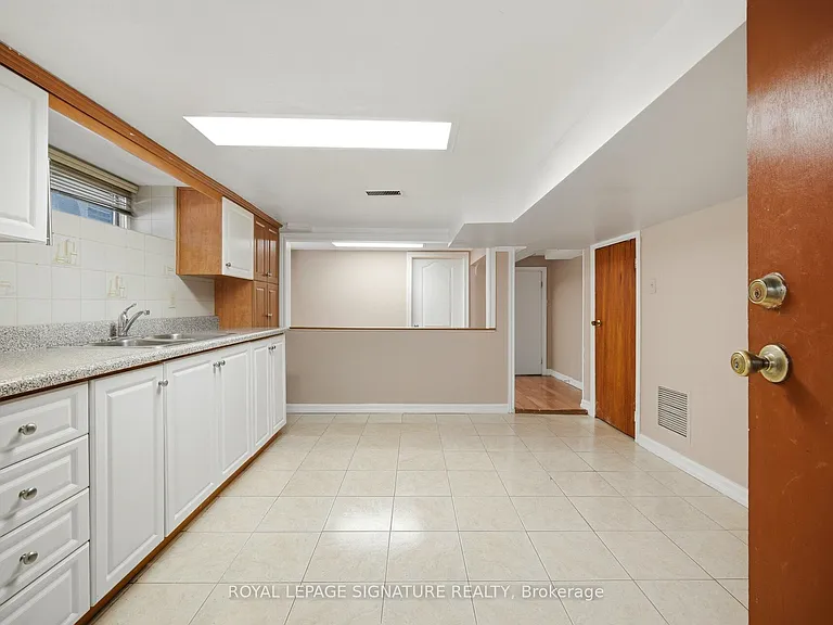 2000 Dufferin St #2 — Photo 9