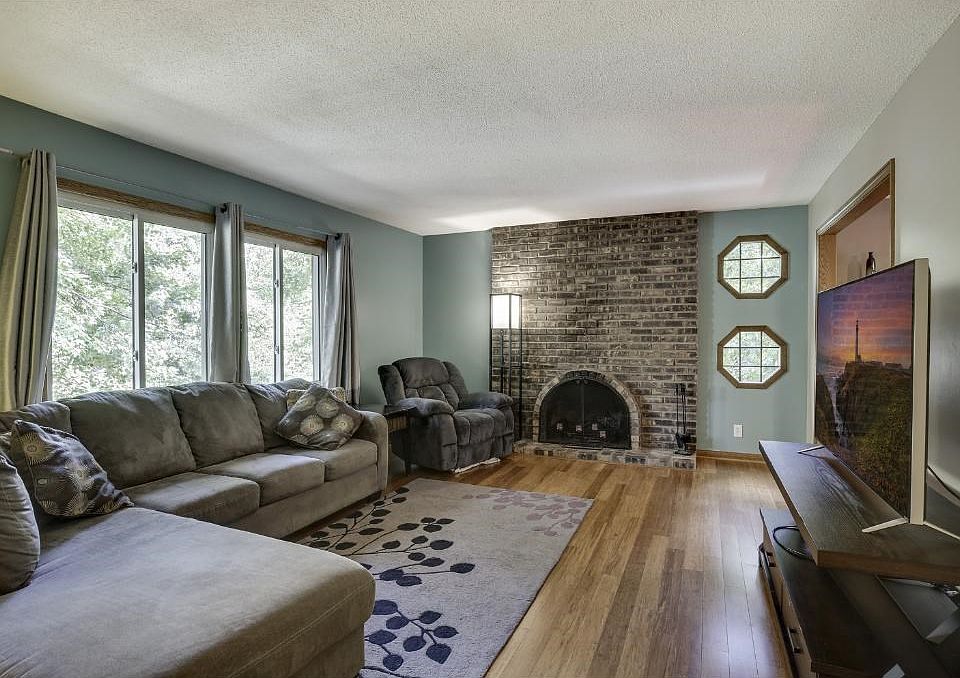 1st image of 3301 Red Oak Cir S