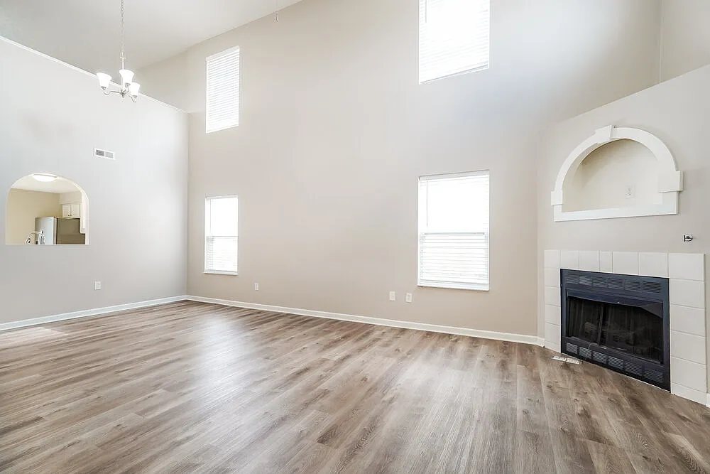 4 bed, 3.0 bath, 2240 sqft, $2,310 — Photo 4