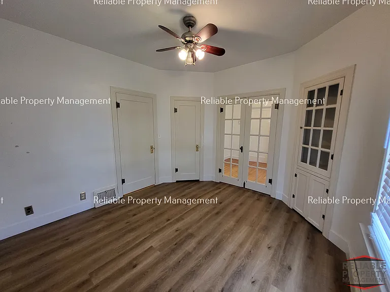 312 Gladstone St #A — Photo 8