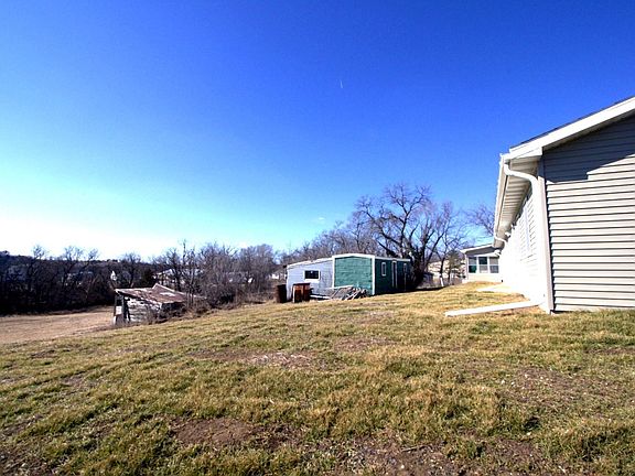 4th image of 417 E 4th St