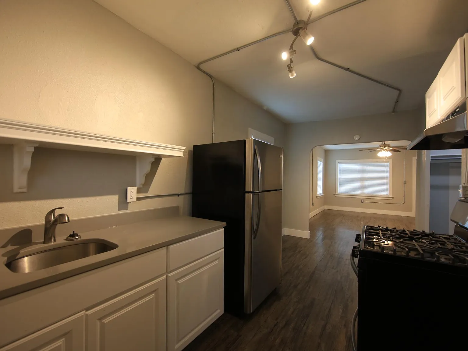 304 Palo Alto St — Photo 2