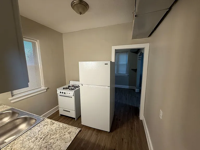 4252 N Teutonia Ave — Photo 7