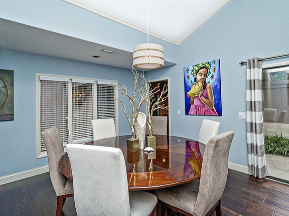 4th image of 43 Village Walk Dr