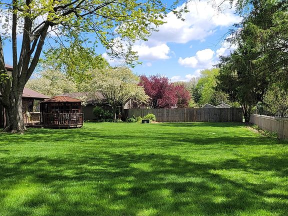 4th image of 3695 Huntleigh Dr