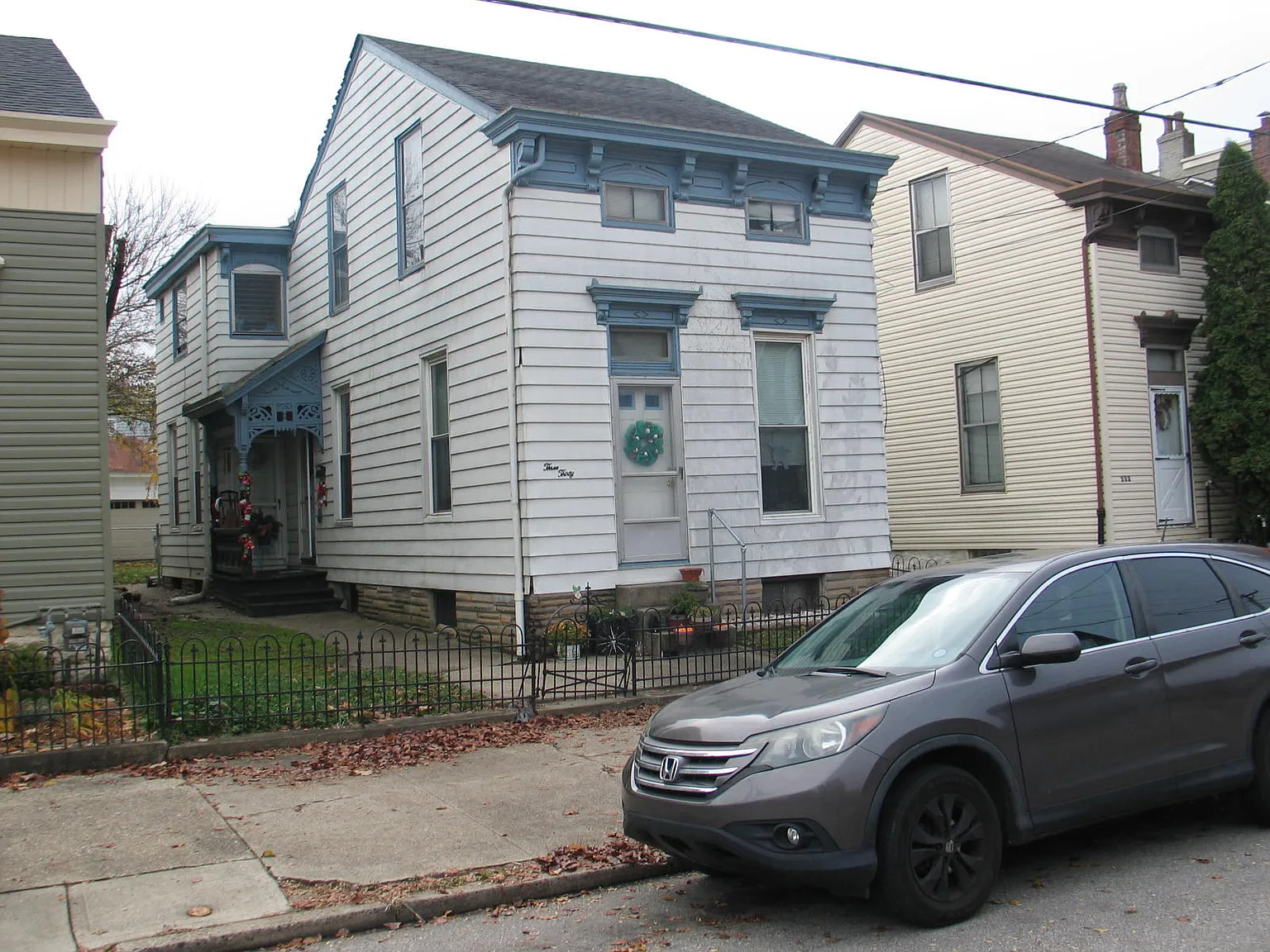330 W 9th St photo 1