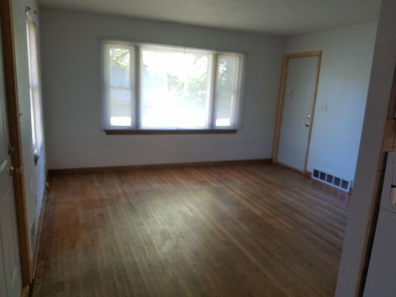 4th image of 3210 Seward Ave