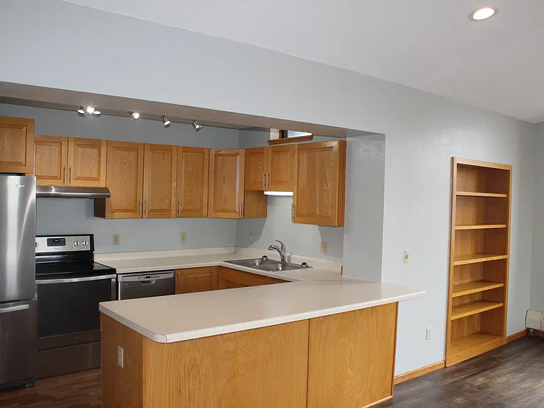 Jefferson Square Apartments — Photo 12