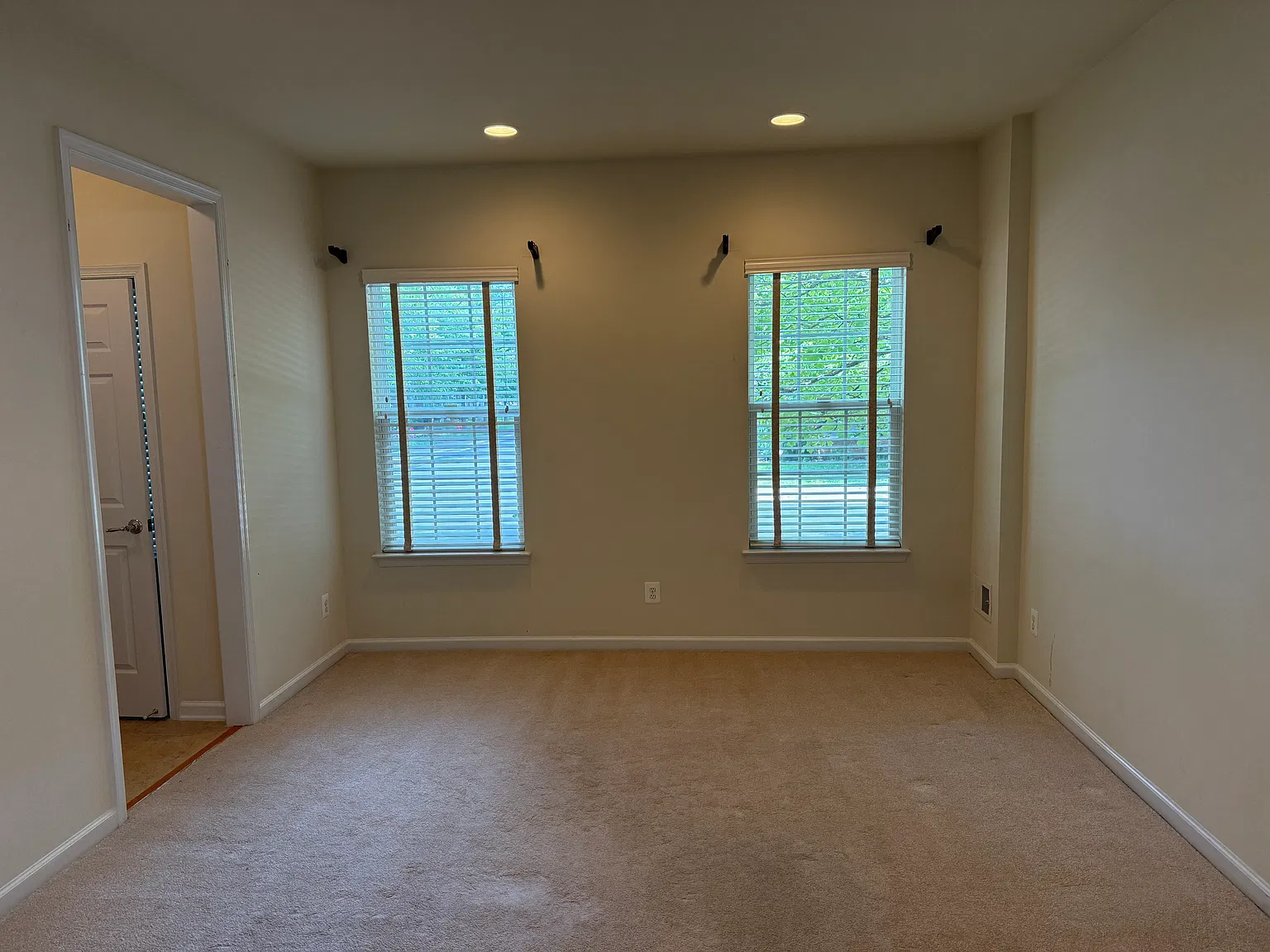 3 bed, 2190 sqft, $3,200 — Photo 3