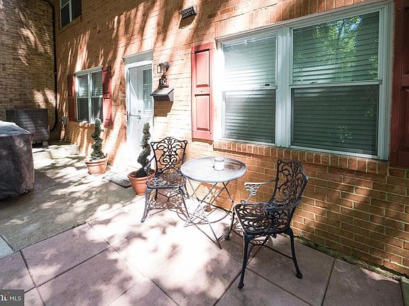 2nd image of 9 Heritage Ct APT C
